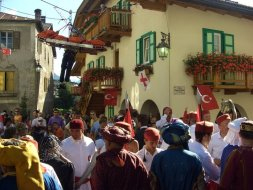 La festa al rione turco di Moena